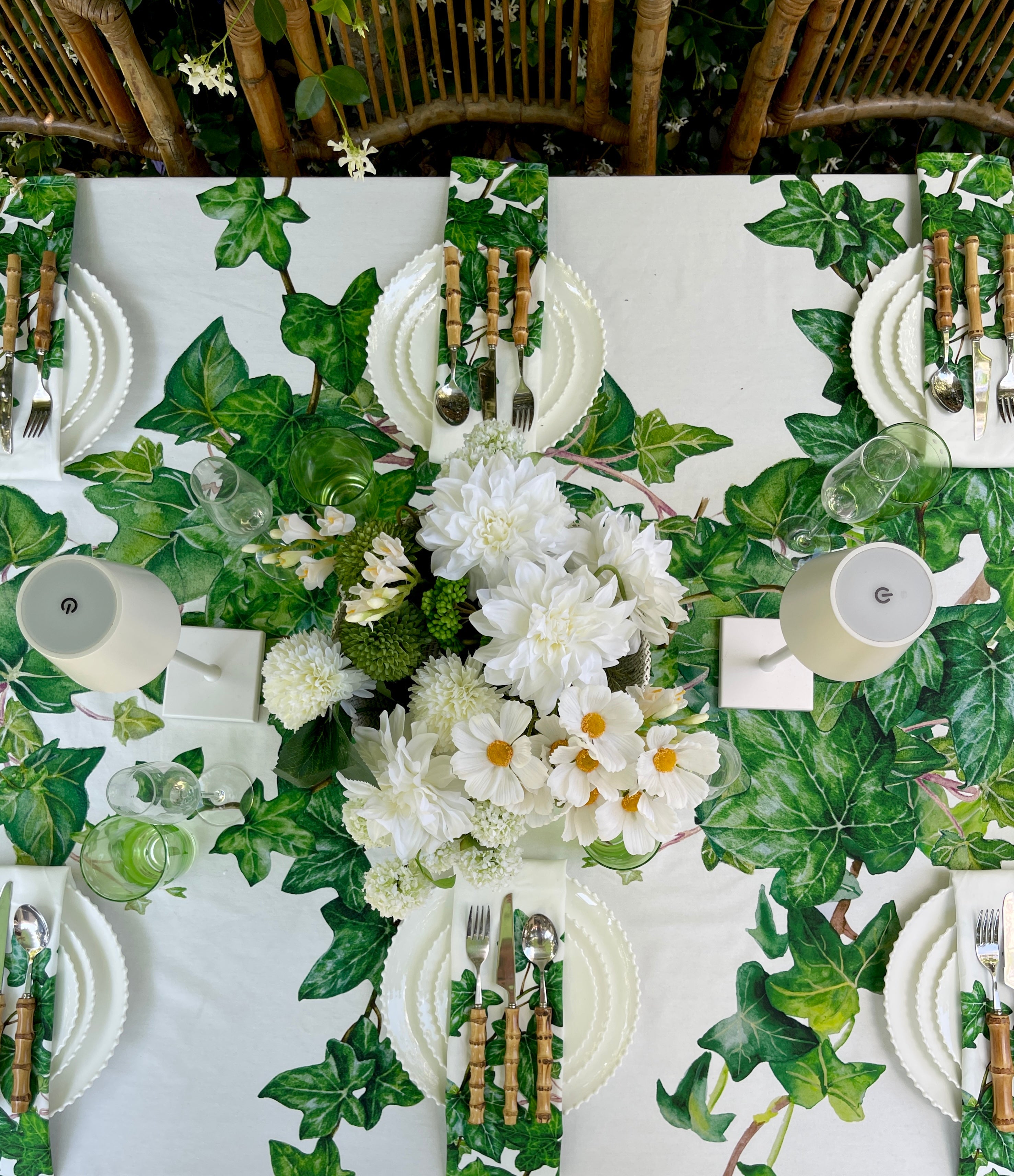tablecloths-hutch-table-accessories