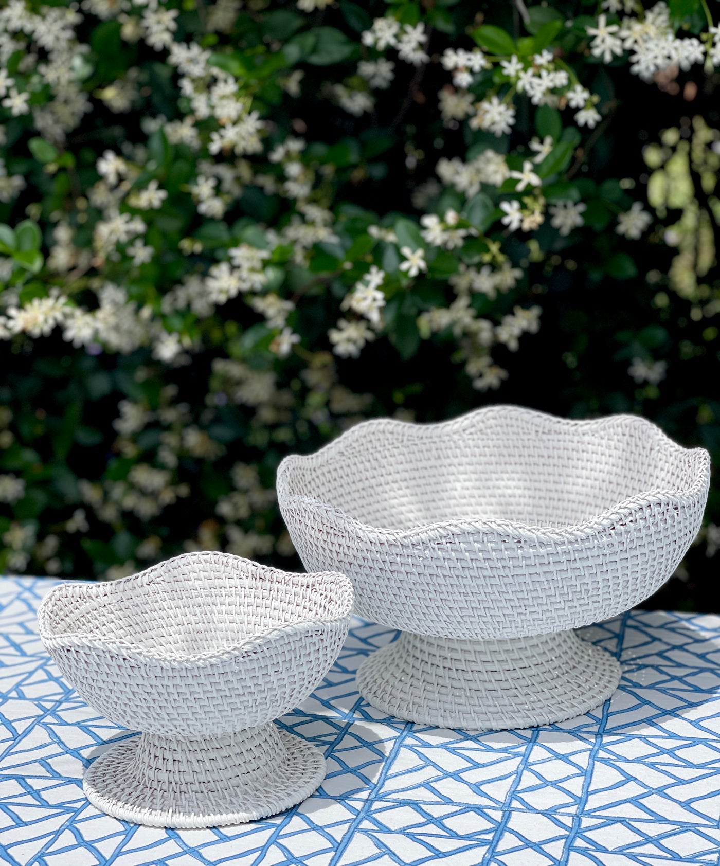 Set of 2 Scalloped Rattan Bowls - White