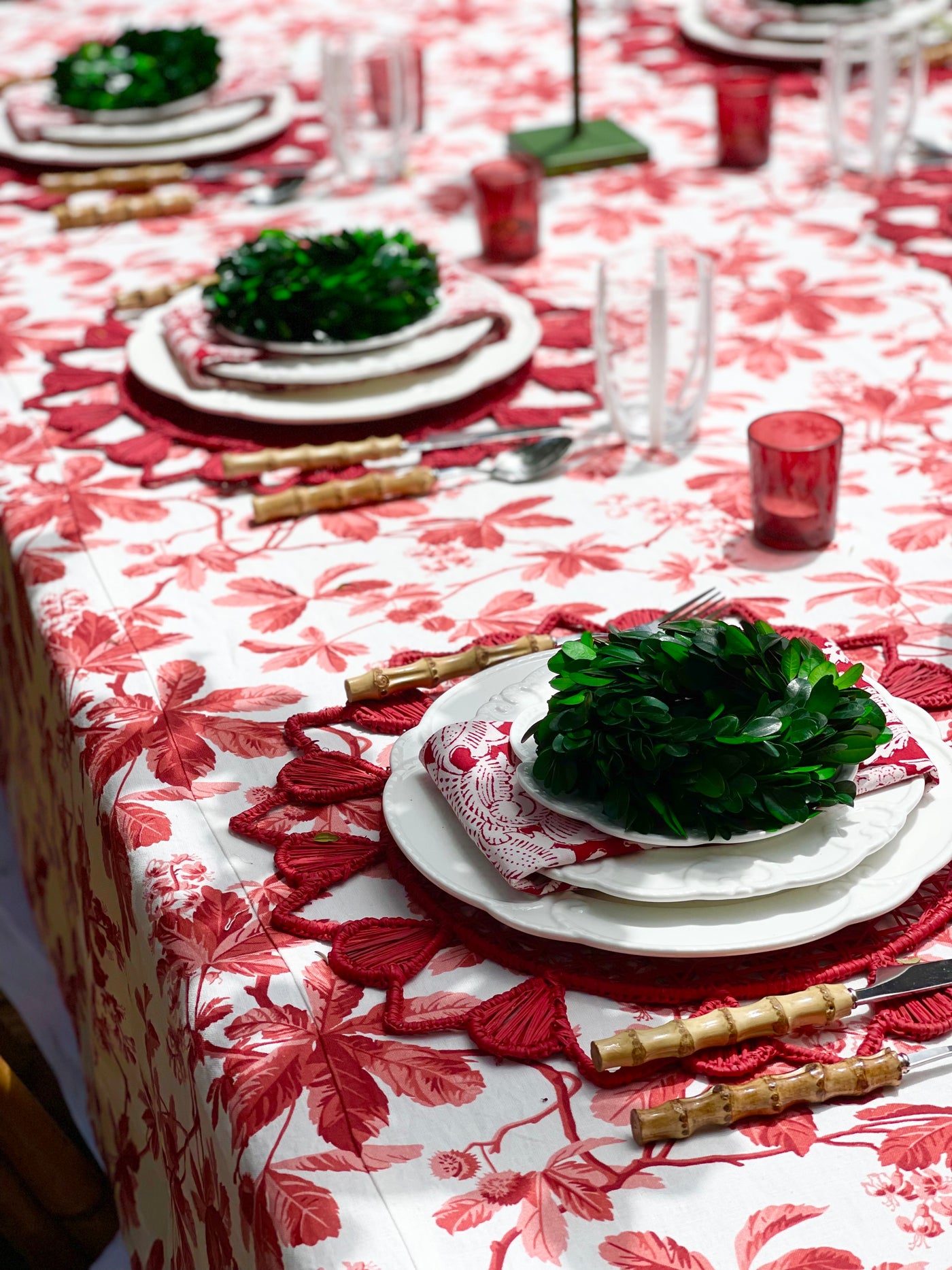 'Chestnut - Red' - Tablecloth by D'Ascoli